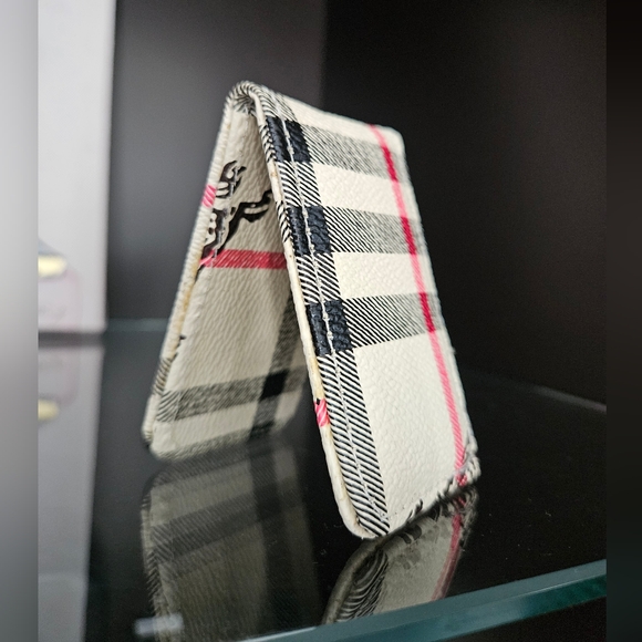 Magnetic Card / bill Holder - Picture 2 of 4